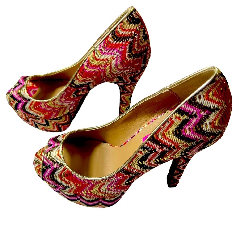 Betsey Johnson Sashh Brocade platform pumps peeptoe heels chevron size 7.